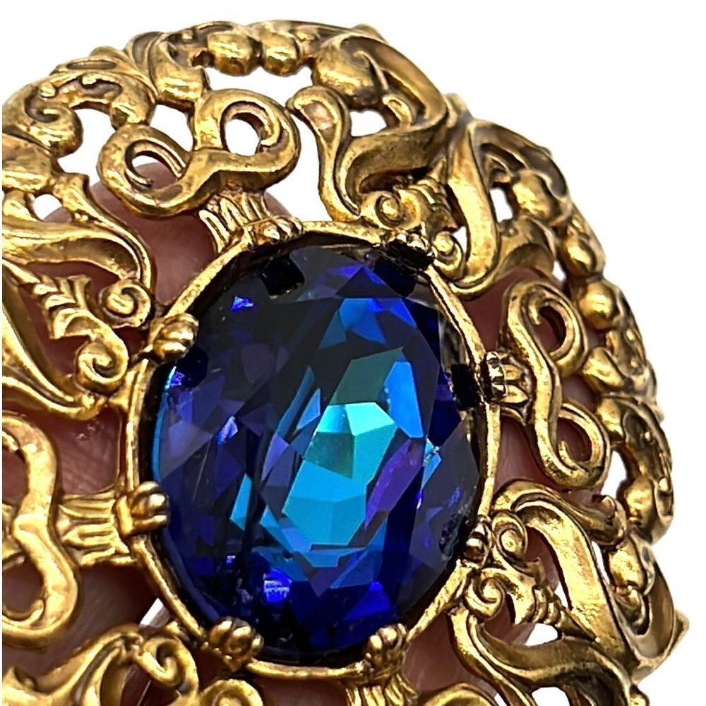 80's Edgar Berebi Designer Gold Tone Baroque / Rococo Brooch Teal Glass Center